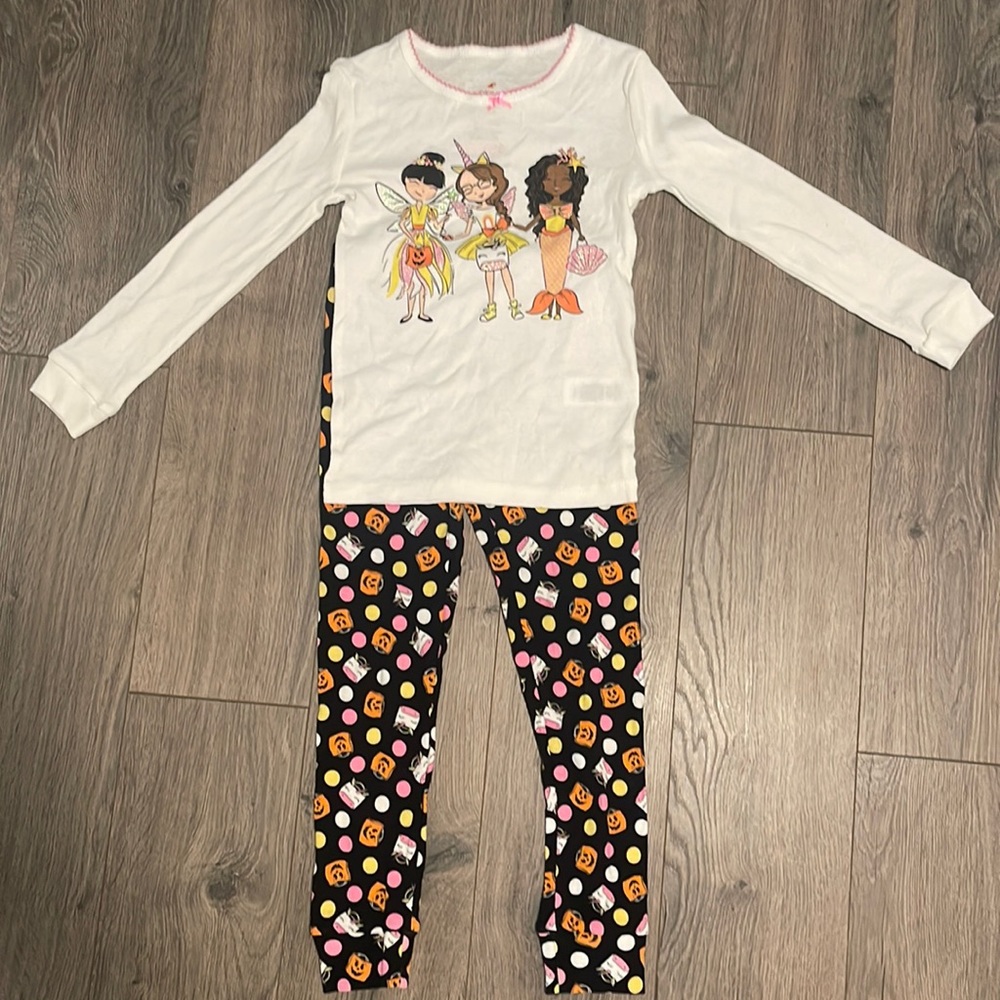 Never worn Halloween pjs
